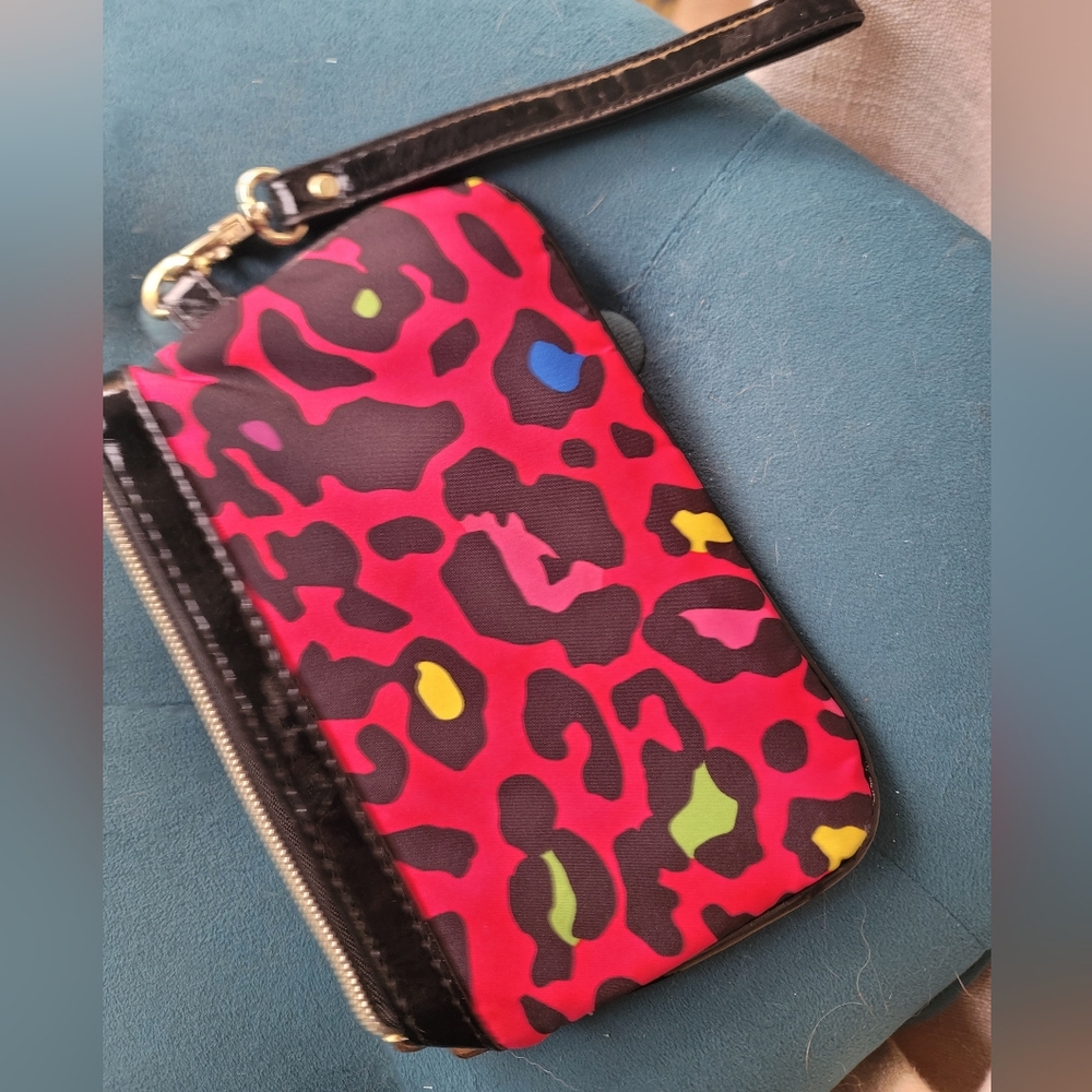 Betsey Johnson Cheetah Print Wristlet - Picture 7 of 8
